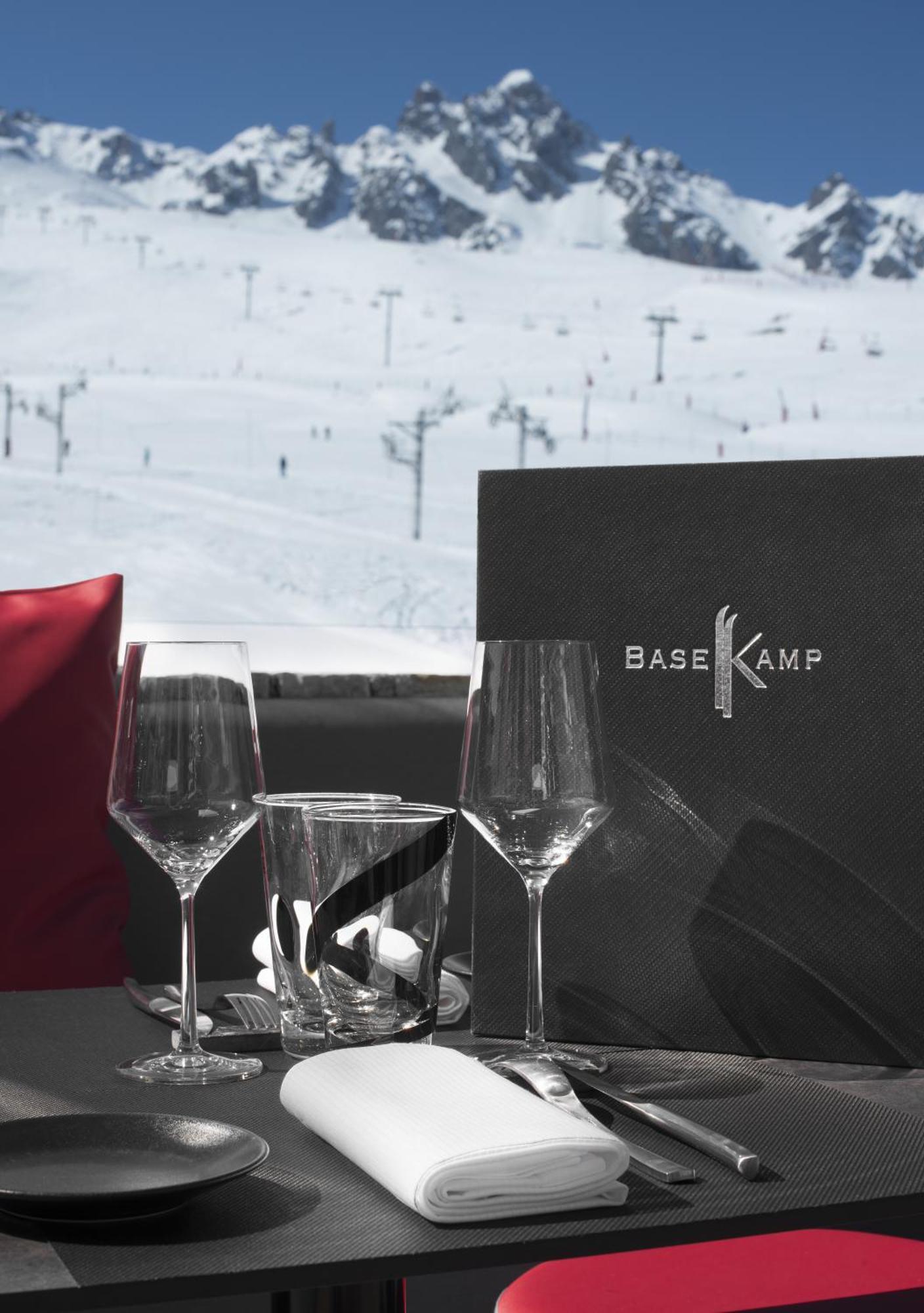 Hotel Le K2 Altitude Courchevel Bagian luar foto