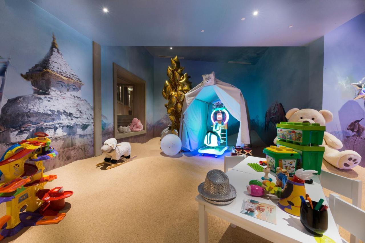 Hotel Le K2 Altitude Courchevel Bagian luar foto